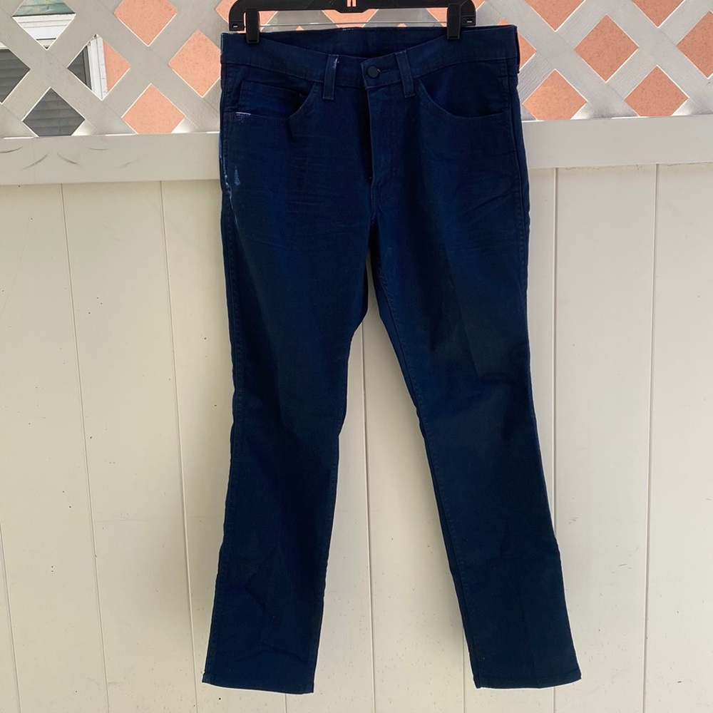 Brand: Levi’s, Size: (34 W x 30 L), Color: Navy Blue